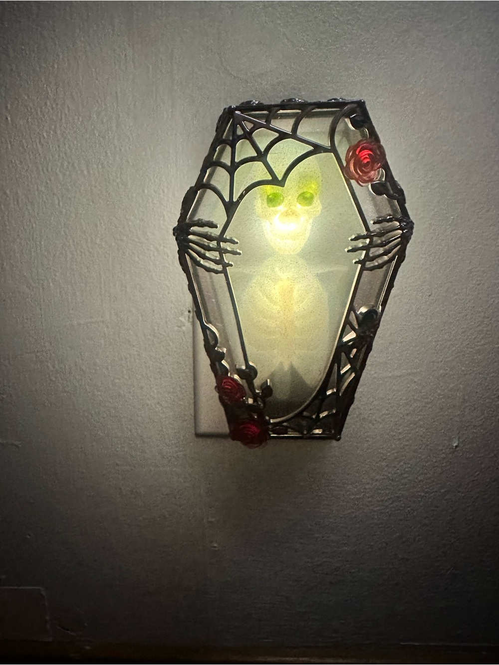 Bath and body works wallflower Spooky Coffin with Skeleton and Red Rose Accents